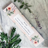 Détail de l'emballage du trio de savons à la lavande et à l'hibiscus