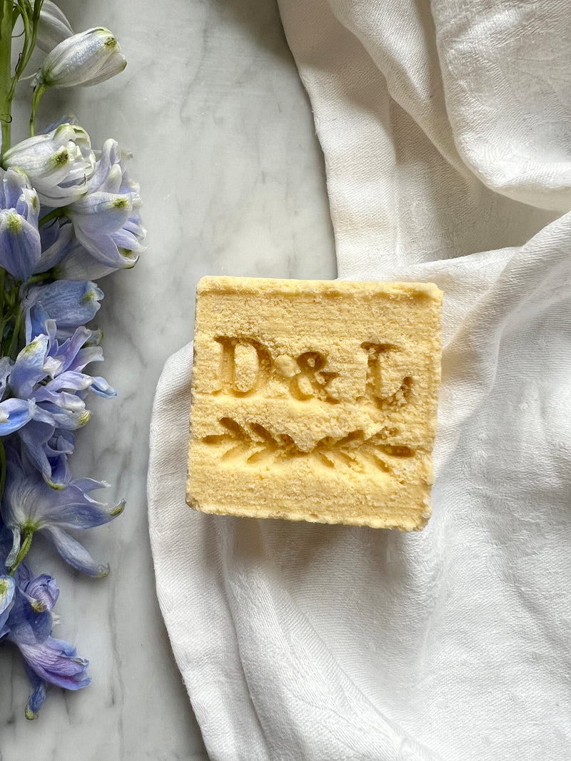 Mimosa Blossom & Nectarine sparkling milk bath cube