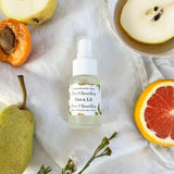 Flacon en verre dépoli contenant de l'huile parfumée à la poire et à l'osmanthus