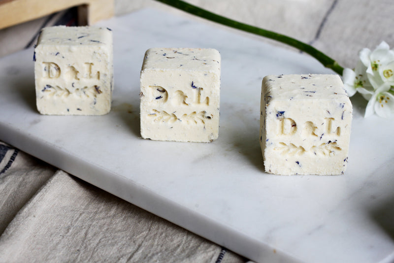 white tea & ginger sparkling milk bath cube